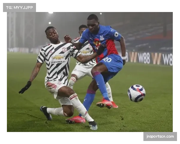 曼联与水晶宫采用双前腰配置 压制对手边后卫 曼联与水晶宫采用双前腰配置 压制对手边后卫